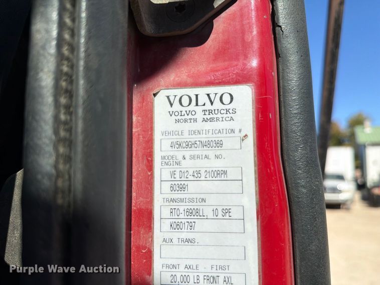 image for item FC3403 2007 Volvo Truck VHD roll-off container truck