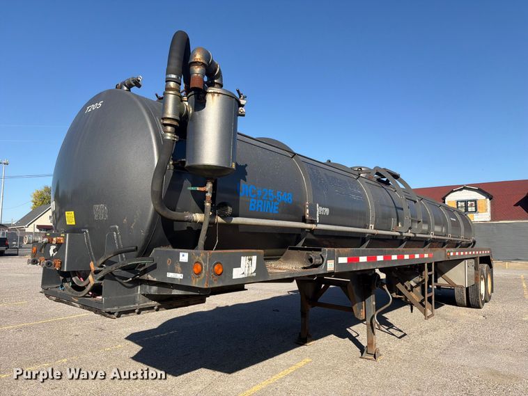 image for item FC3409 2012 J&J IS9 tank trailer