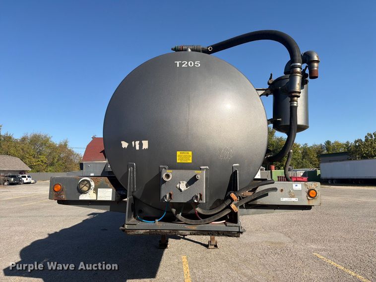 image for item FC3409 2012 J&J IS9 tank trailer