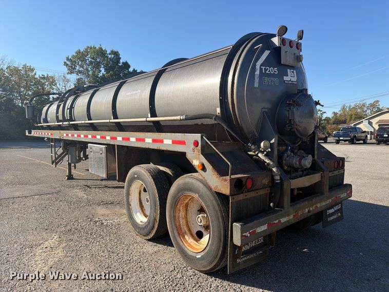 image for item FC3409 2012 J&J IS9 tank trailer