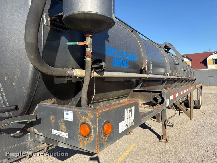 image for item FC3409 2012 J&J IS9 tank trailer