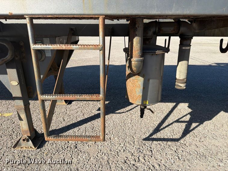 image for item FC3409 2012 J&J IS9 tank trailer