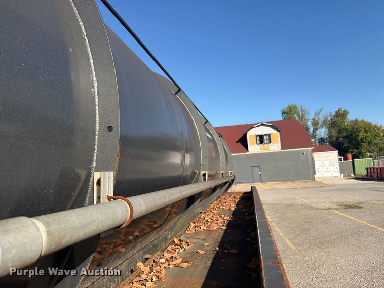 image for item FC3409 2012 J&J IS9 tank trailer