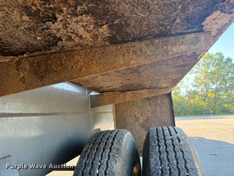 image for item FC3409 2012 J&J IS9 tank trailer