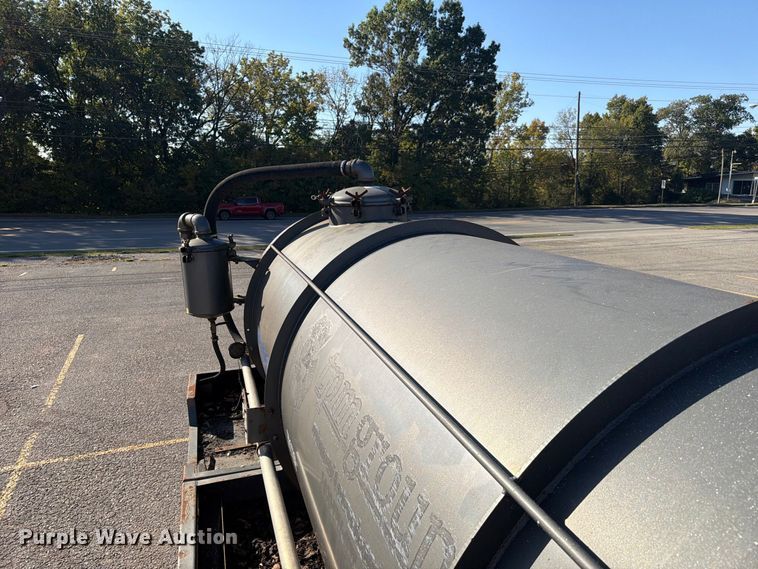 image for item FC3409 2012 J&J IS9 tank trailer