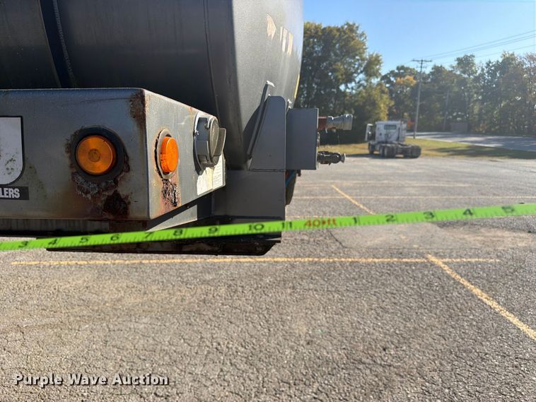 image for item FC3409 2012 J&J IS9 tank trailer