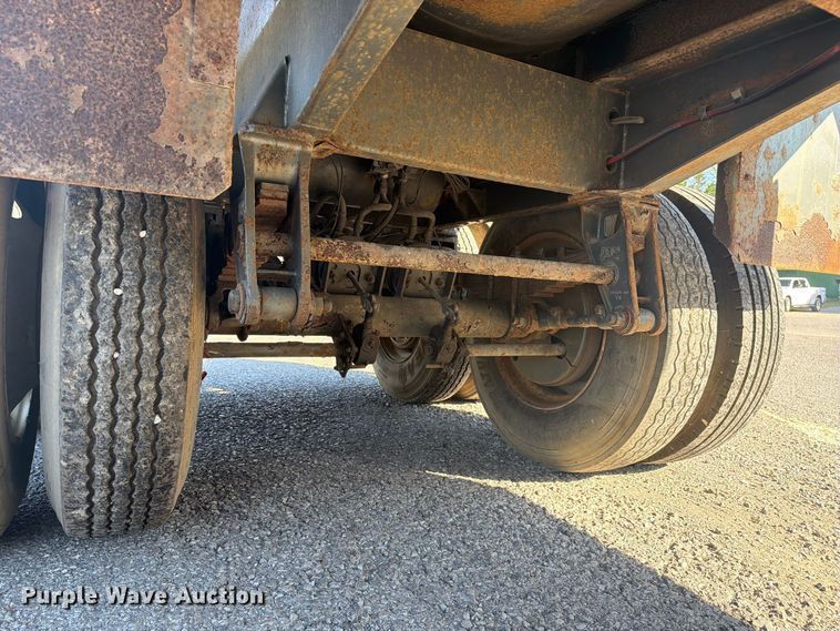 image for item FC3409 2012 J&J IS9 tank trailer