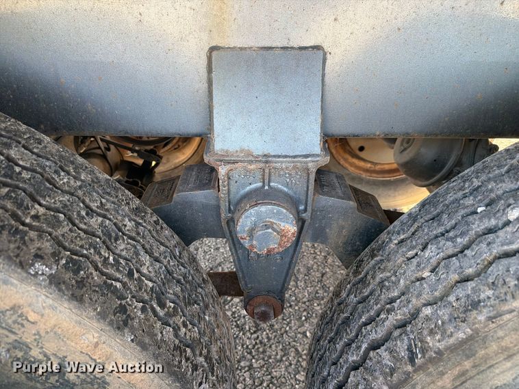 image for item FC3409 2012 J&J IS9 tank trailer