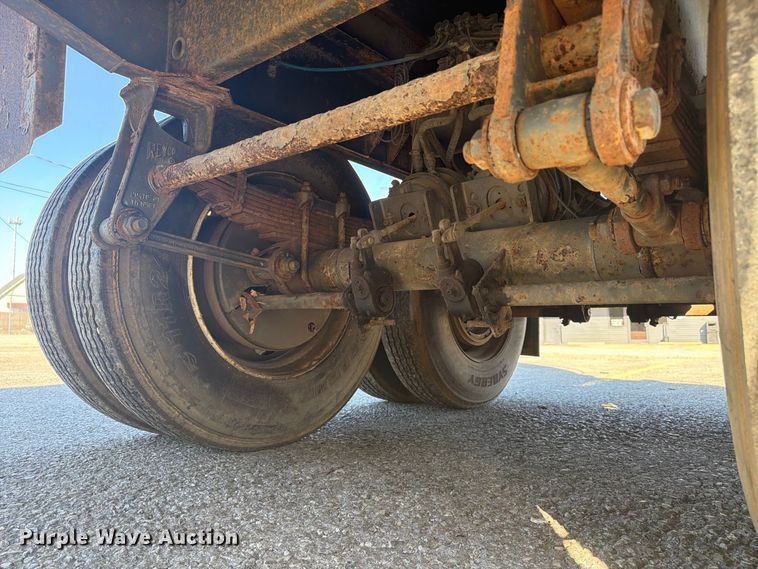 image for item FC3409 2012 J&J IS9 tank trailer