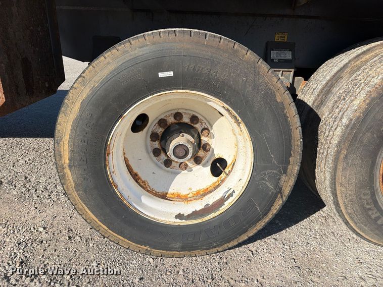 image for item FC3409 2012 J&J IS9 tank trailer
