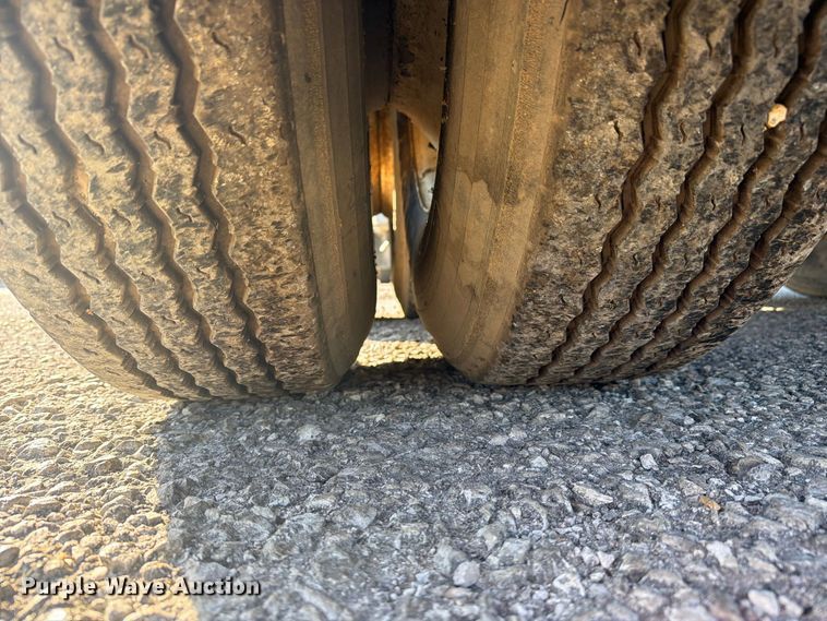 image for item FC3409 2012 J&J IS9 tank trailer