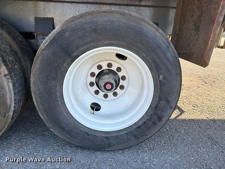 image for item FC3409 2012 J&J IS9 tank trailer