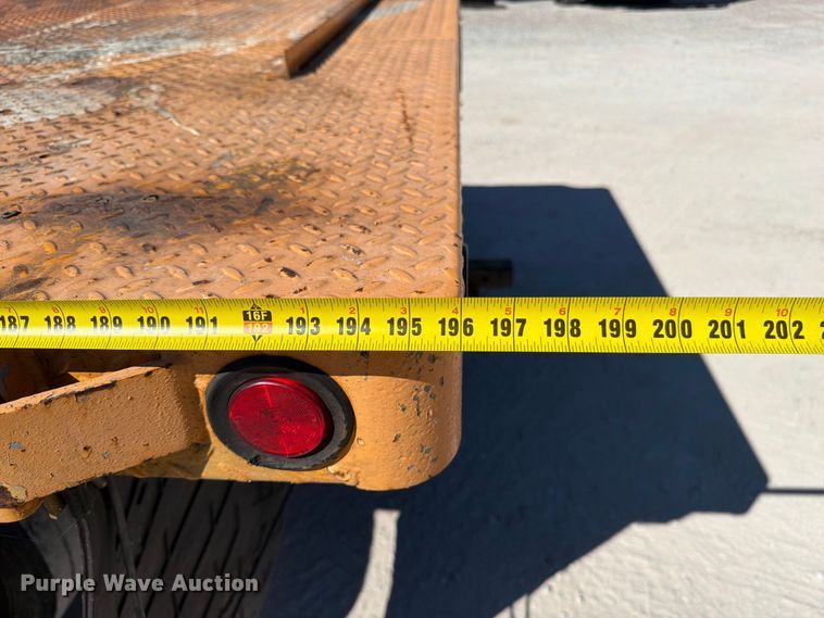 image for item FC3413 2005 International 4200 flatbed truck