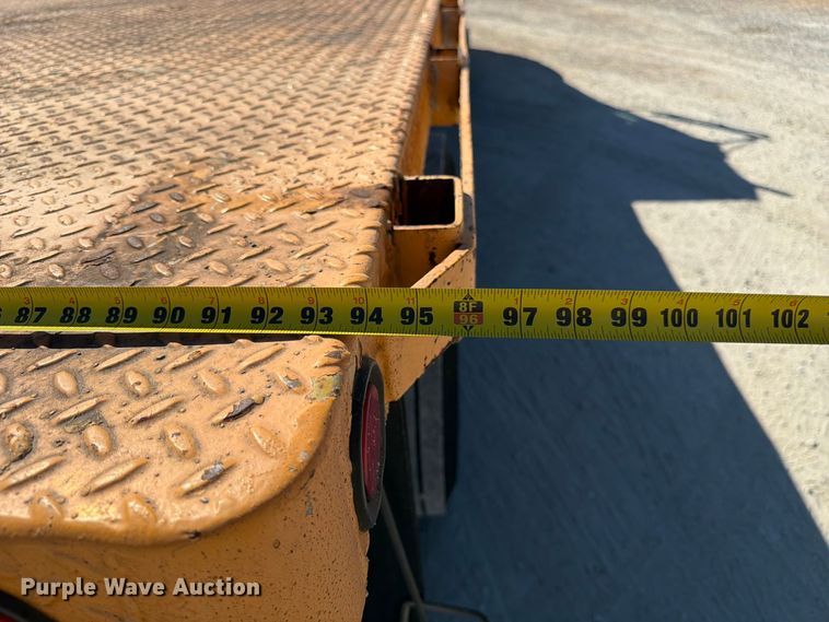 image for item FC3413 2005 International 4200 flatbed truck
