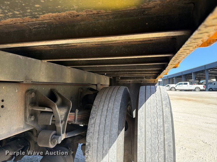 image for item FC3413 2005 International 4200 flatbed truck