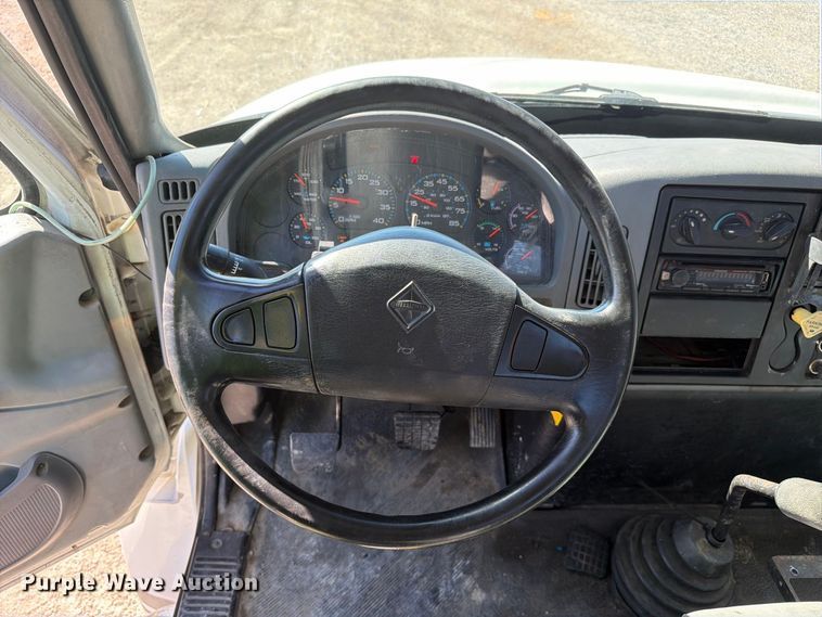 image for item FC3413 2005 International 4200 flatbed truck