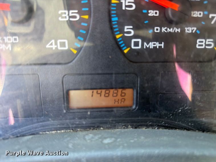 image for item FC3413 2005 International 4200 flatbed truck
