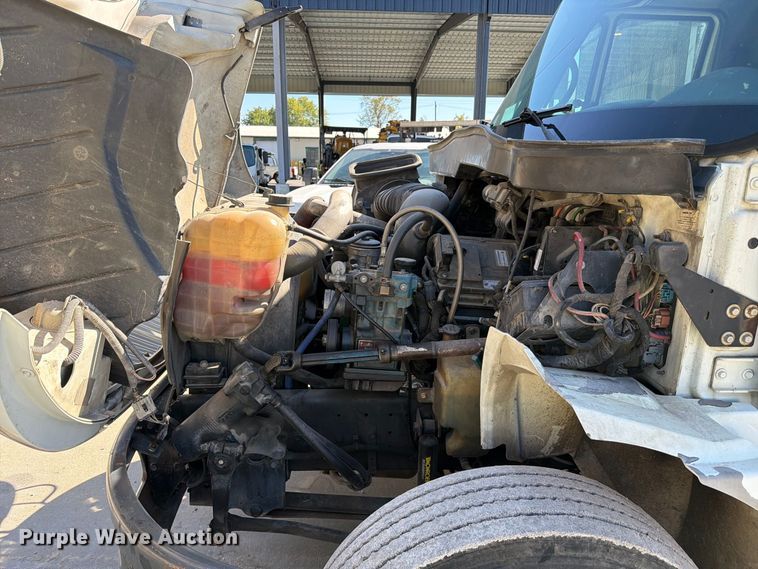 image for item FC3413 2005 International 4200 flatbed truck