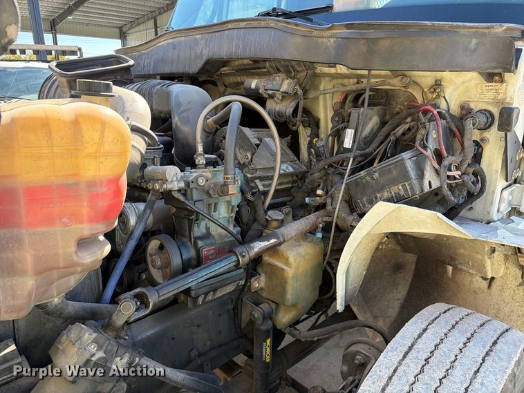 image for item FC3413 2005 International 4200 flatbed truck