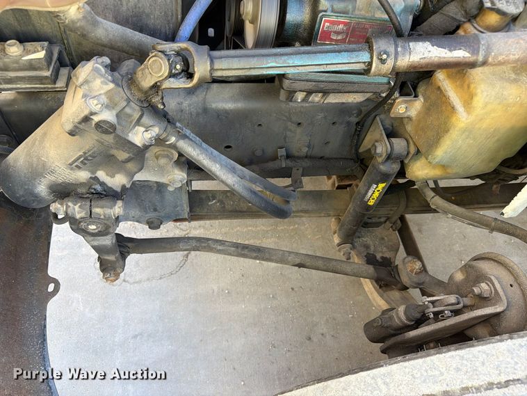 image for item FC3413 2005 International 4200 flatbed truck