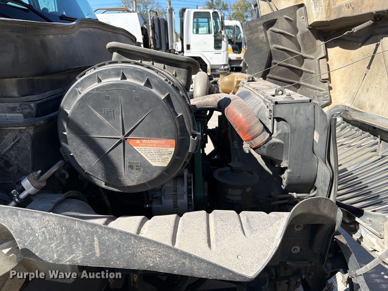 image for item FC3413 2005 International 4200 flatbed truck