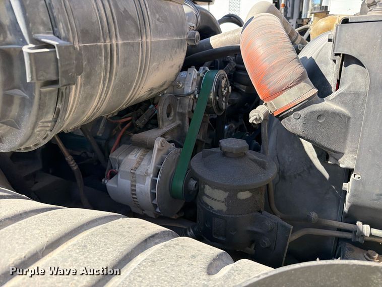 image for item FC3413 2005 International 4200 flatbed truck