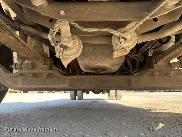 image for item FC3413 2005 International 4200 flatbed truck