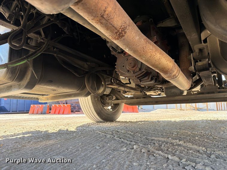 image for item FC3413 2005 International 4200 flatbed truck
