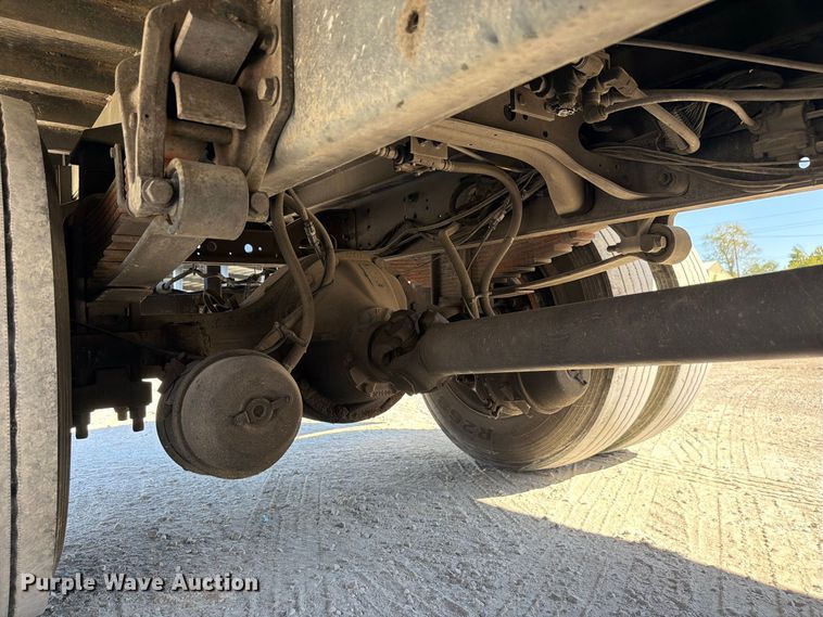 image for item FC3413 2005 International 4200 flatbed truck