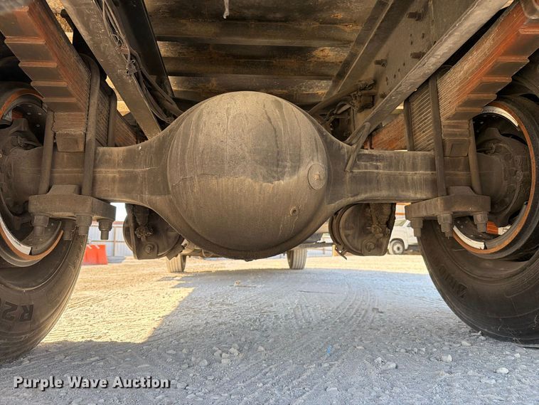 image for item FC3413 2005 International 4200 flatbed truck