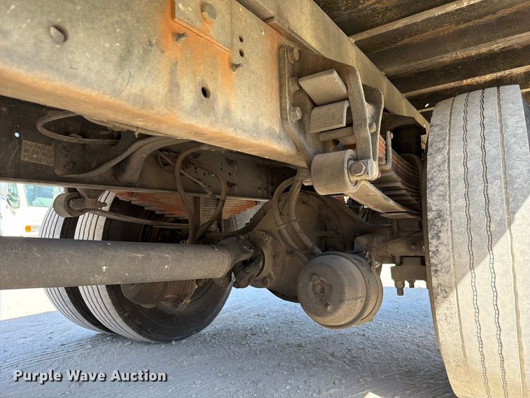 image for item FC3413 2005 International 4200 flatbed truck