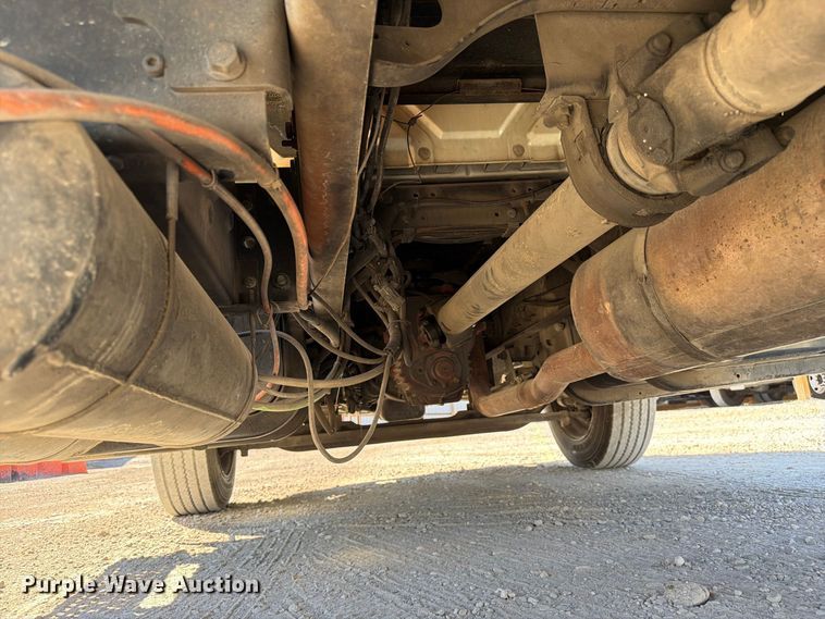 image for item FC3413 2005 International 4200 flatbed truck