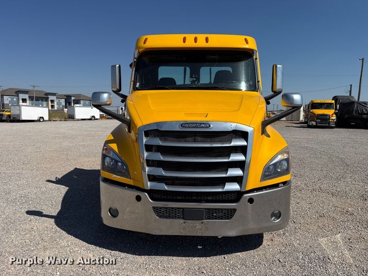2021 Freightliner CASCADIA 126