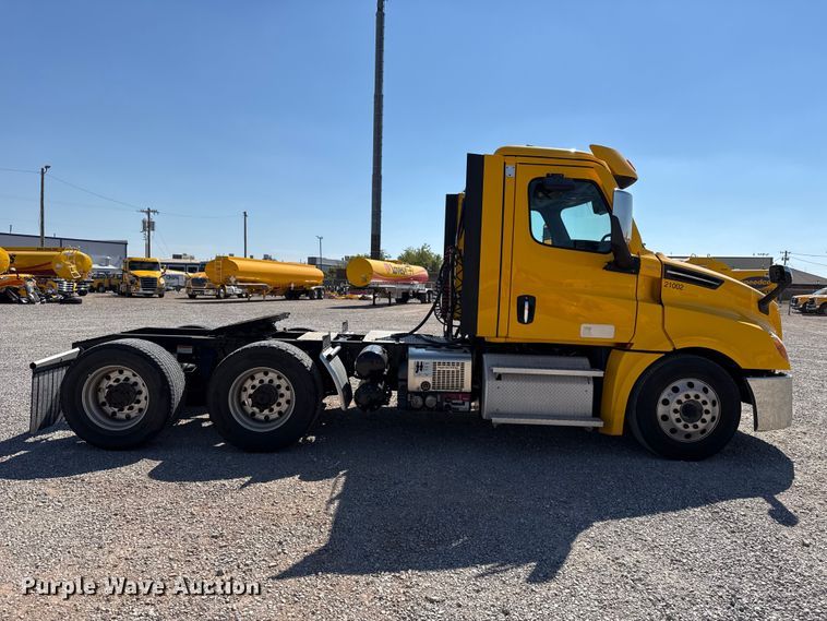 2021 Freightliner CASCADIA 126