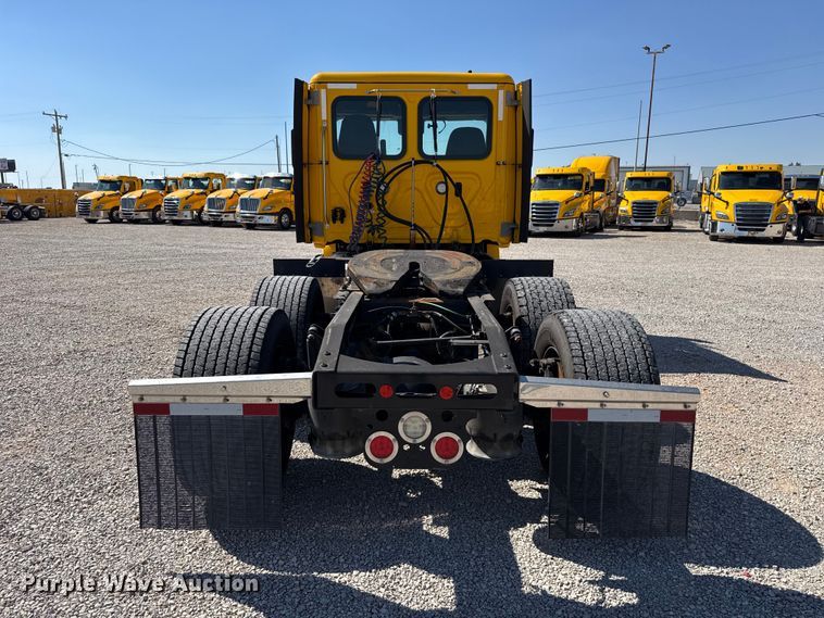 2021 Freightliner CASCADIA 126