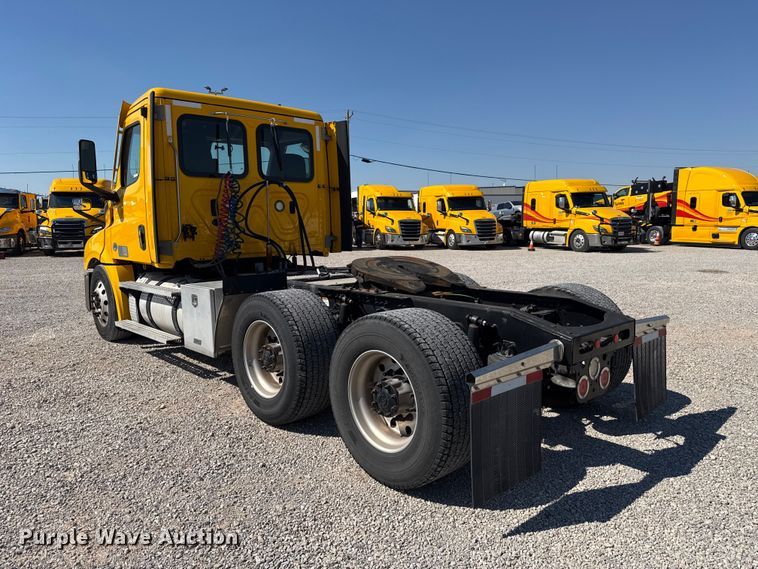 2021 Freightliner CASCADIA 126