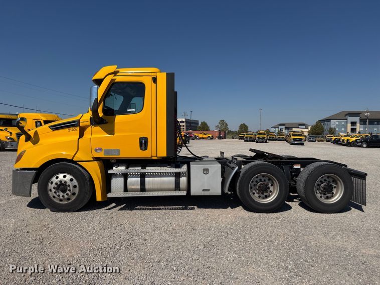 2021 Freightliner CASCADIA 126
