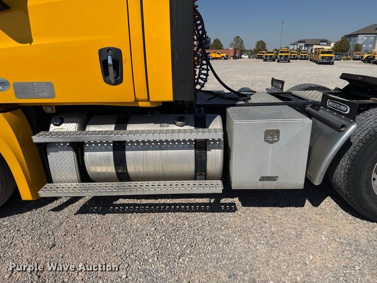 2021 Freightliner CASCADIA 126