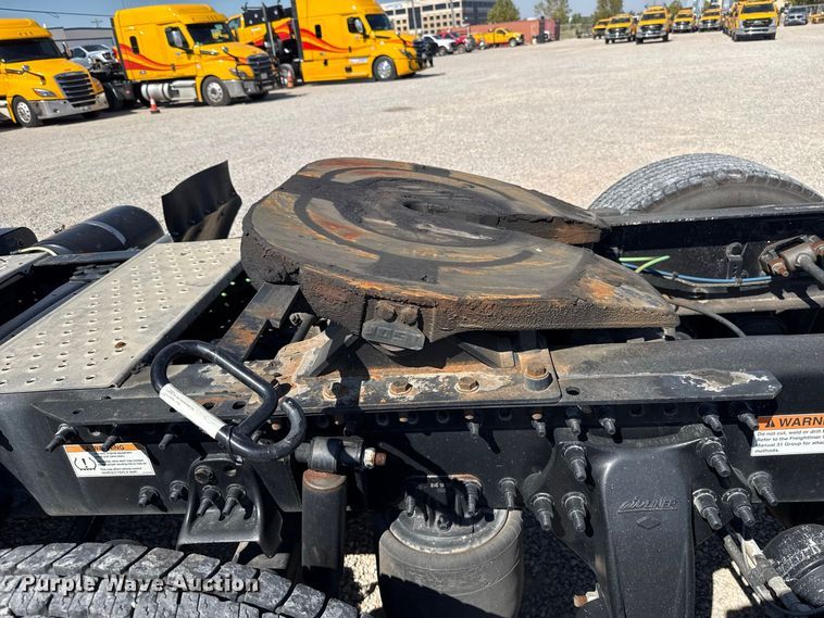 2021 Freightliner CASCADIA 126