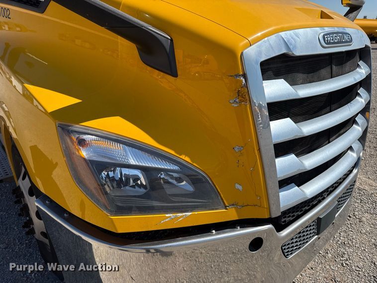 2021 Freightliner CASCADIA 126
