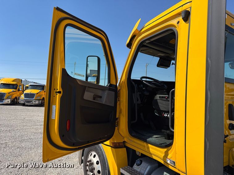 2021 Freightliner CASCADIA 126