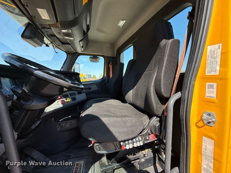 2021 Freightliner CASCADIA 126