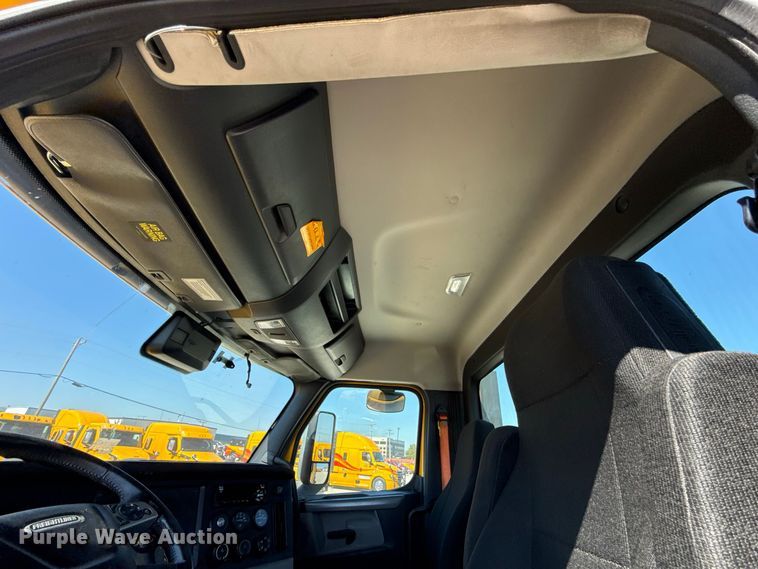 2021 Freightliner CASCADIA 126