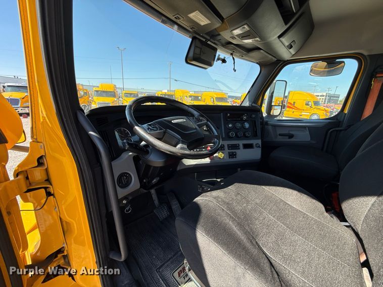2021 Freightliner CASCADIA 126