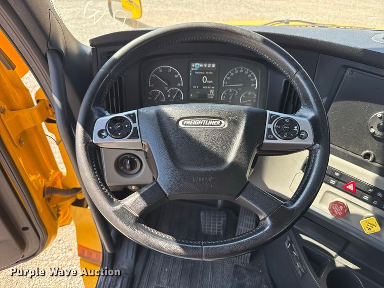 2021 Freightliner CASCADIA 126
