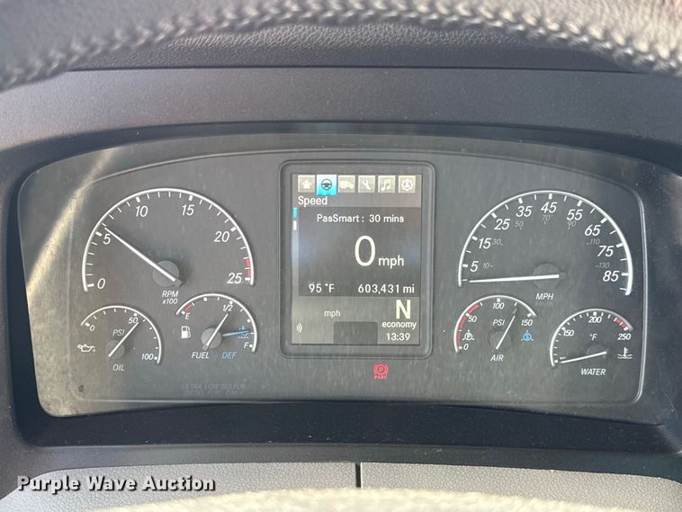 2021 Freightliner CASCADIA 126