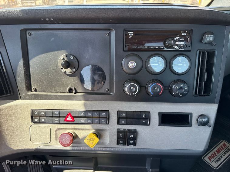 2021 Freightliner CASCADIA 126