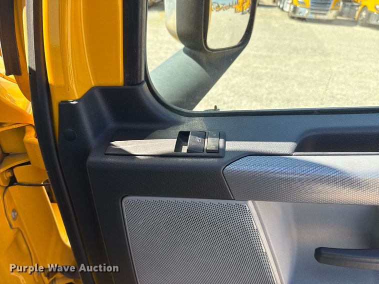 2021 Freightliner CASCADIA 126