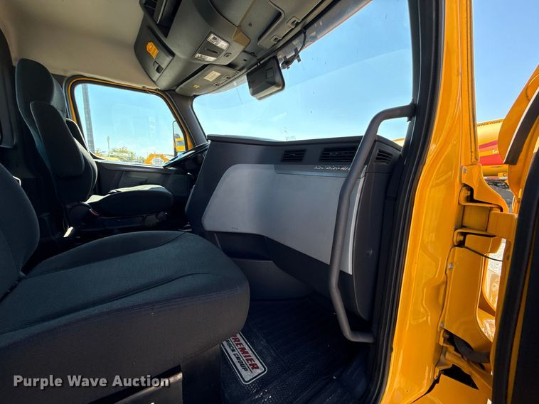 2021 Freightliner CASCADIA 126