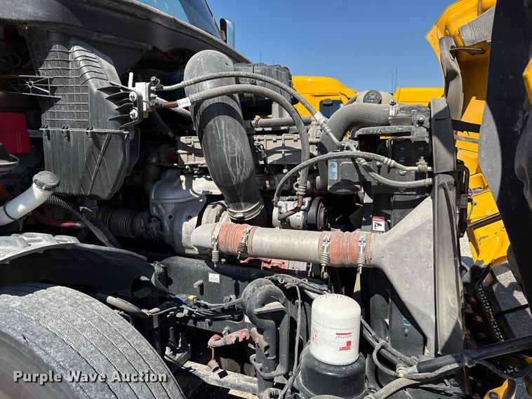 2021 Freightliner CASCADIA 126
